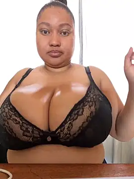 [14 Aug 11:36] Public Show - vidéo du modèle de showcams AngelAmberes