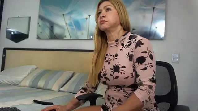 [4 Mar 01:14] Private Show - clip cu Mirianzapata_1 model videochat