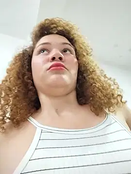 Tits Free - video by SirenRouge_69 cam model