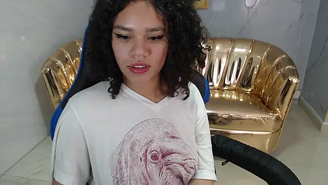 Clothes changes for you - video by Canela_s1 cam model