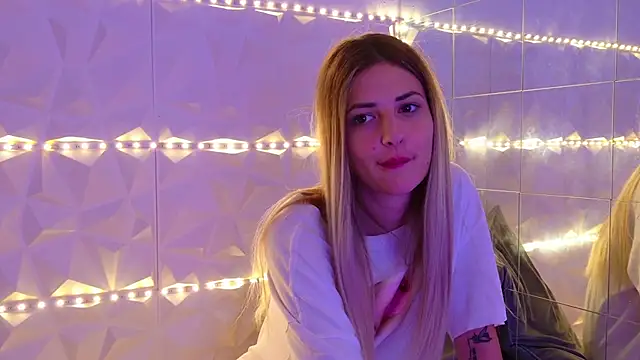 [11 Aug 02:35] Spy Show - Video von Aishha_ Cam-Model