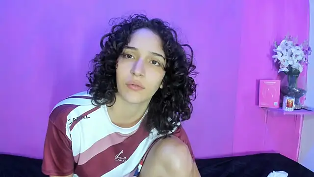 hot - video by TeensNews18 cam model