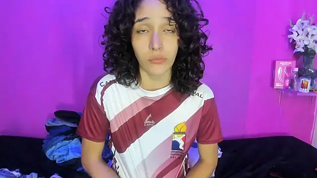 show hot - video by TeensNews18 cam model