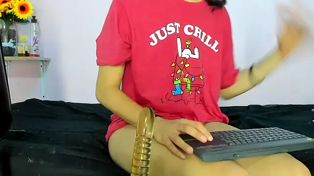 Delicious show - video by TeensNews18 cam model