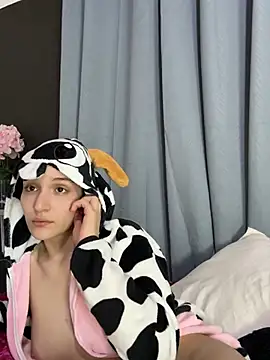 [12 Apr 18:39] Private Show - video av TeensNews18 cam model