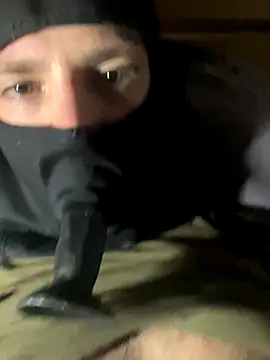 [25 Sep 23:37] Public Show - video by Alphamuscle001 cam model