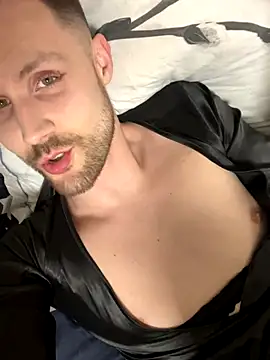 [9 Nov 00:42] Public Show - video by C8ETO4KA cam model