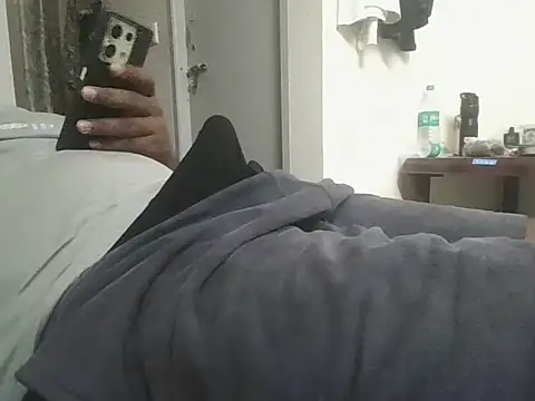 [18 Oct 20:04] Public Show - vídeo de la modelo de cam Cafe_kannada