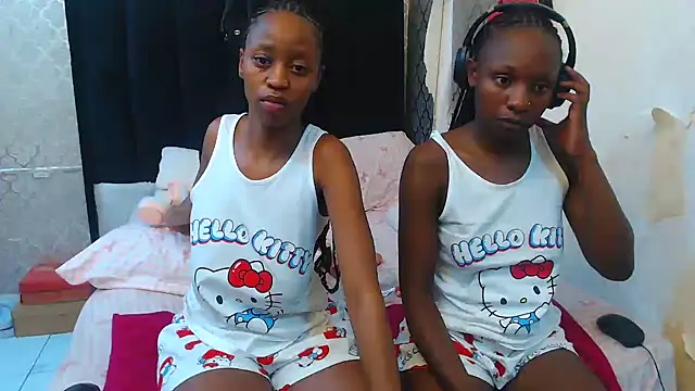 squirt and finger pussy - video by SexyPetitex25 cam model