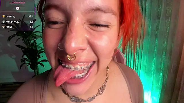 Spank my  hairy pussy with the paddle and fuck meee😾🌶️🌶️ - Vídeo de bri_von_dhara__, modelo de vídeos