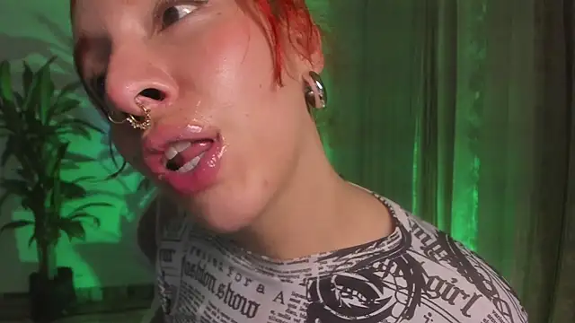 SALIVA ON MY HAIRY KITTY 🥵💦💛 - video by bri_von_dhara__ cam model