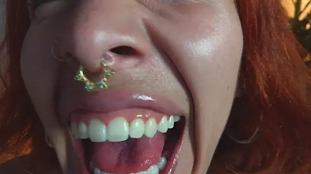 Dddy just choke me and fuck my boobs💕
