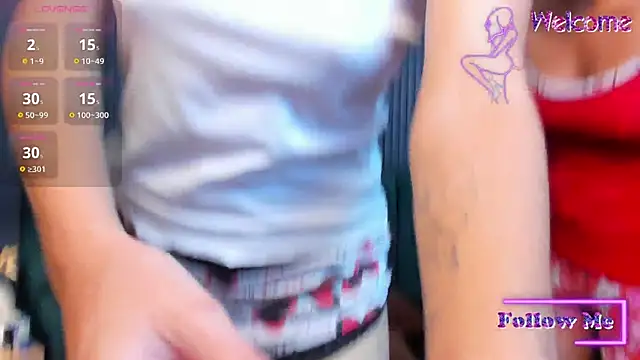 Una empijamada,termina en juego lesbico - video by aliceandsia cam model