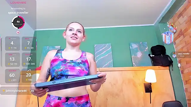 Alice's pussy is getting very wet 💦🔥 - vídeo de la modelo de cam aliceandsia