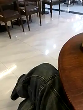 [27 Nov 18:28] Public Show - video by Bee_zzzz cam model