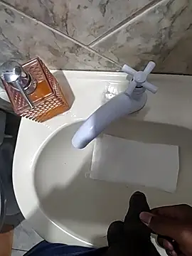 [17 Aug 00:07] Public Show - video by RENNANSEX cam model