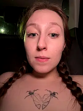 ✈️topless boobs into open car hatch✈️ - part of ticket－カメラキャストのFroggyAnnaの動画