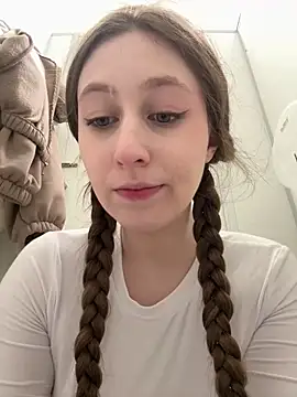 🪏squirt naked in public toilet🪏 - pvt－カメラキャストのFroggyAnnaの動画