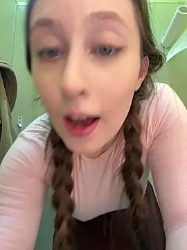 😈playing with boobs and pussy in panties in public toilet😈 - pvt－カメラキャストのFroggyAnnaの動画
