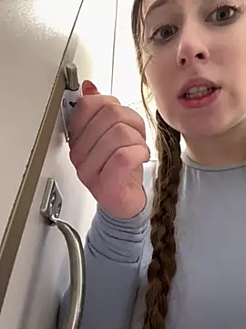 STRANGER: let him play with my body and pussy + squirt 💦💦 - Video von FroggyAnna Cam-Model