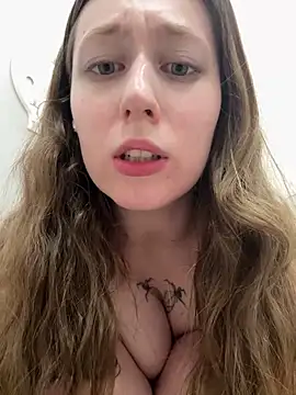 STRANGER: play with my pussy till squirt 💦💦 – video od webkamerové modelky FroggyAnna