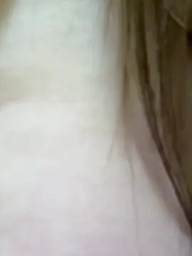 STRANGER: sit on his laps + he touch my pussy 🍓 - video av FroggyAnna cam-modell