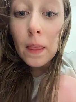 1ST TIME DIDLO IN ASSHOLE WITH DOOR OPEN🚪 🍆 - video av FroggyAnna cam-modell