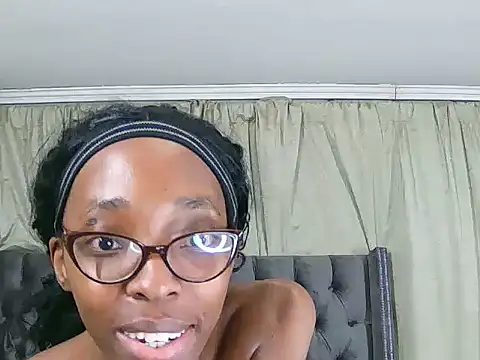 if you love a shaved creaming pussy, this is for you. - Video von BabySpice69 Cam-Model