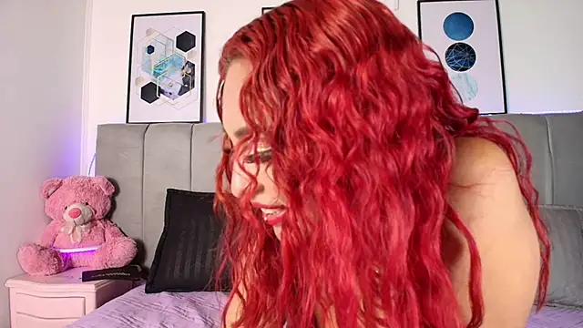 🥵 dildo riding + sensual dance - video by Naiaa_Cruz cam model