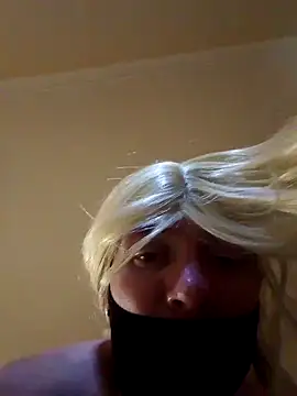 [18 Jul 15:46] Public Show - vidéo du modèle de showcams rivocumslut