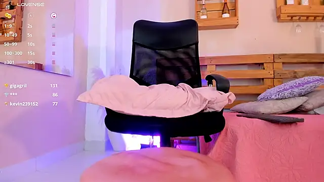 big booty Oil 😈🙈🍑 - video by _miss_mia cam model