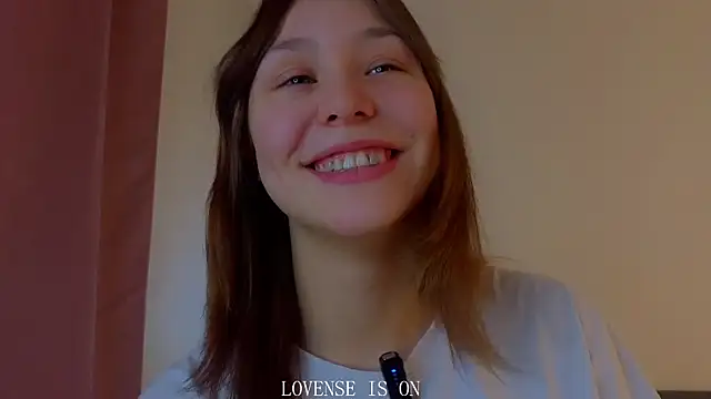 FEET SHOW WITH WATER – video modela na kameri BritniBers