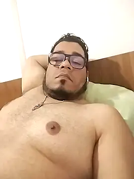 [3 Jan 00:43] Public Show — filmik LatinaBBWLover25, modela(-lki) na kamerkach