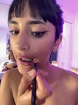 Putting on makeup to try with my boy - video by Damian_and_roxanne cam model