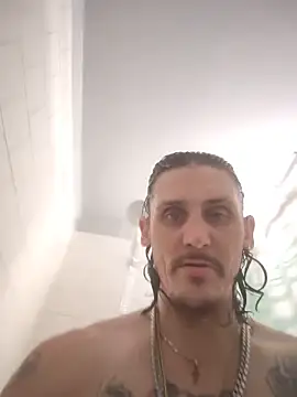 Public shower show - video KurtDaDurt kameramallilta