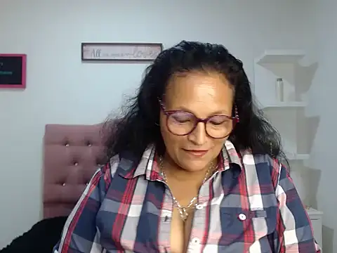 play - فيديو من _Cristal موديل الكام