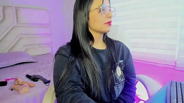 hot wax and destroying my bumps - video by _adahara_queen cam model