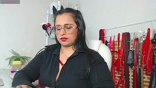 Domi in pussy - video by _adahara_queen cam model