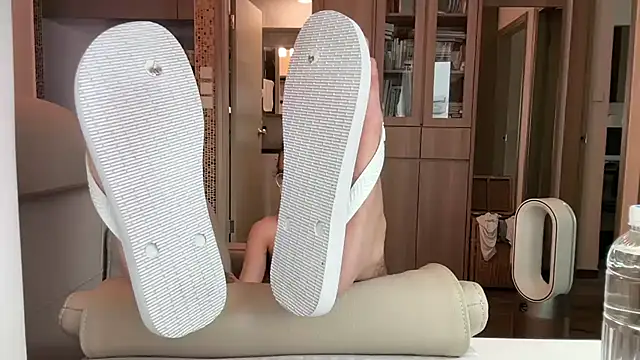 [11 Dec 14:10] Public Show - video của người mẫu cam hkmalefeet