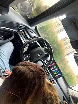 PUBLIC IN CAR - video di lusterdoll modella di cam
