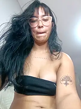 Do you have a fetish for armpits and big butts? This is definitely for you 😈😈 - video by Sol_Scarleett cam model