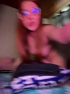 ASSEMBLE PILLOW - video by CoraVibes cam model