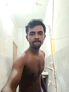 My full Body pees💦💦 - vidéo du modèle de showcams Shiva7070