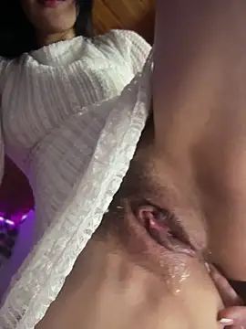 Squirt and fingers in my ass 💦💦