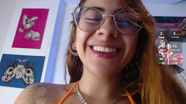 Y Kiss - vidéo du modèle de showcams Laramucci