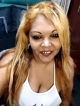 [14 Dec 22:14] Private Show - video di hemilynthomas2467 modella di cam