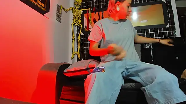 You are nothing more than a toy for my feet - video Diosa-ayla kameramallilta