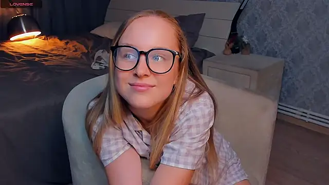 [11 Oct 00:15] Private Show - video by SoonMoor cam model