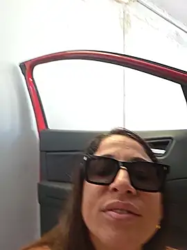 Segaiolo più amico uno mi scopa la figa bagnata l'altro mi sborra e scopa la bicca - Vídeo de sexy7883, modelo de vídeos