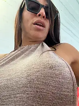 Mi perdo nel parcheggio e un maiale mi aiuta .come non potevo spompinarlo e farmi inondare la bocca– sexy7883 kameramodell videója